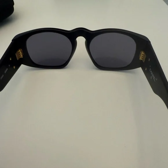 CHANEL Black Sunglasses with case - Picture 5 of 12